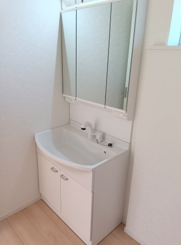 筑西市下川島　第2　2号棟の独立洗面台|使い勝手のよい洗面化粧台です