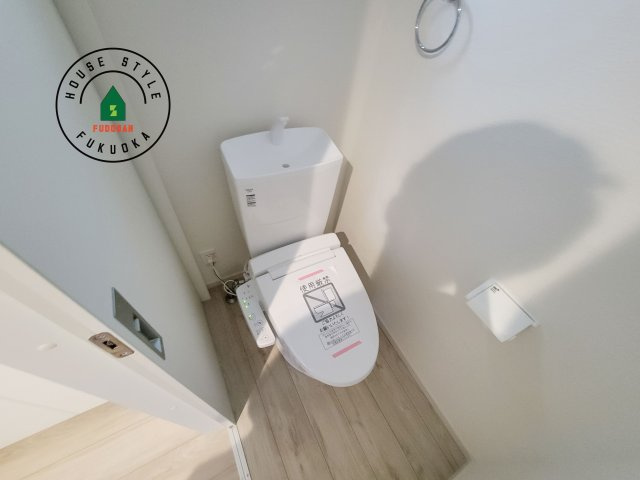 糸島市前原北2丁目第2-2棟（1号棟）　のトイレ|温水洗浄便座を完備しております。2ヶ所にトイレがあるのは朝の慌ただしい時間も安心です。