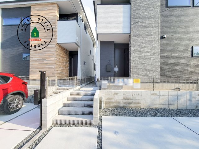 糸島市前原北2丁目第2-2棟（1号棟）　の玄関|おでかけの時も帰った時も、「我が家」を最初に感じでもらえる素敵な空間に。