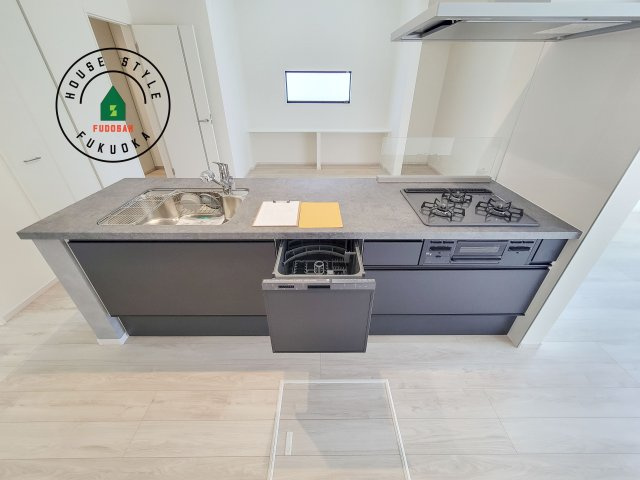 糸島市前原北2丁目第2-2棟（1号棟）　のキッチン|ご家族を近くに感じられる対面キッチンのLDK。会話もはずみそうですね。