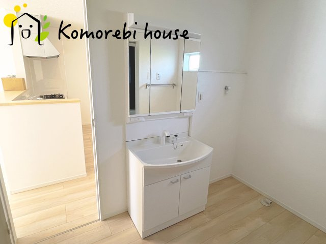 さいたま市西区飯田新田第2　新築一戸建て　クレイドルガーデン　03の独立洗面台|使いやすい独立洗面台です