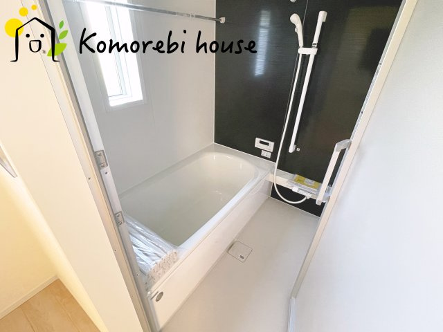 さいたま市西区飯田新田第2　新築一戸建て　クレイドルガーデン　03の浴室|落ち着いた空間のお風呂です