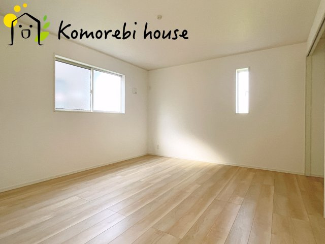 さいたま市西区飯田新田第2　新築一戸建て　クレイドルガーデン　03の寝室|開放的な寝室です