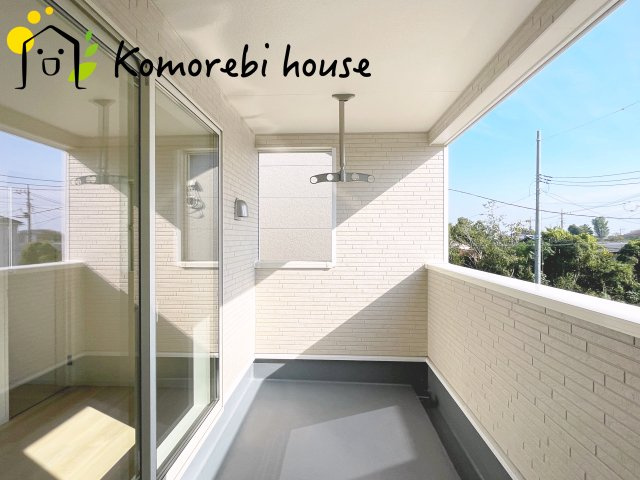 さいたま市西区飯田新田第2　新築一戸建て　クレイドルガーデン　03のバルコニー|バルコニー付きです