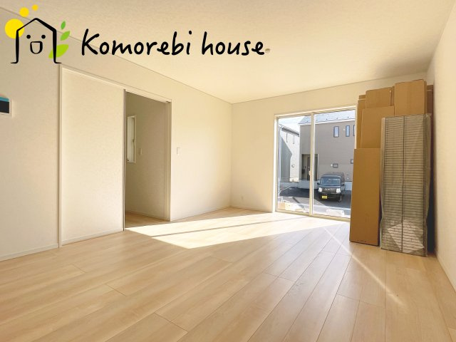 さいたま市西区飯田新田第2　新築一戸建て　クレイドルガーデン　03の居間・リビング|ゆったりとした居間です