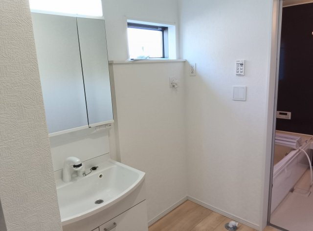 筑西市下川島　第2　1号棟の独立洗面台|洗面脱衣スペースも広々としています