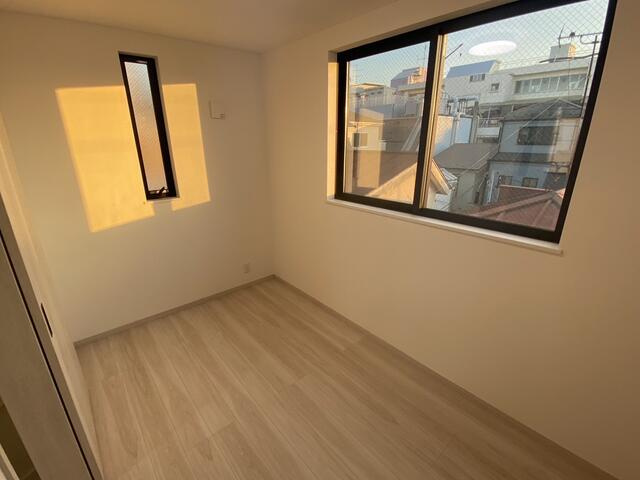 松江2丁目戸建の洋室