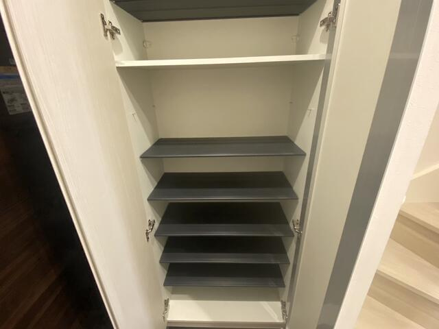 松江2丁目戸建の玄関