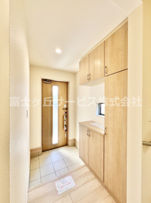 【玄関】 | 富士市松本 新築一戸建て A号棟 | シンプルで使いやすい玄関です