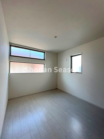 【洋室】 | 幅広い世代に馴染む全室フローリングの間取りプラン◎
全室２面採光で風通りも良好ですよ♪