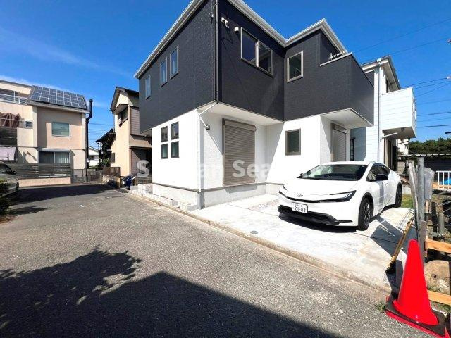 【外観】 | ２トーンのバイカラーで、スタイリッシュな１号棟◎
現地堂々完成し、ご内見頂ける様になりました♪