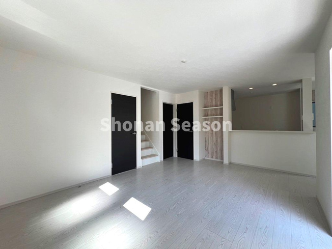 【居間・リビング】 | 人気のリビング階段を採用した、4LDKの間取りプラン◎
各自プライベート空間が確保できますよ♪