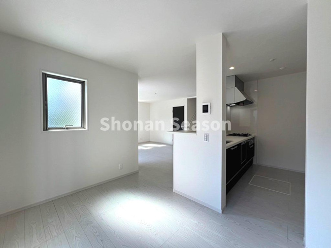 【キッチン】 | ダイニング・リビングに空間分けができるL字型リビング◎
配膳もスムーズに行えそうですね♪