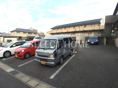 【駐車場】 | サンヒルズ藤 | 駐車場があるので、車を買う予定の方も安心です