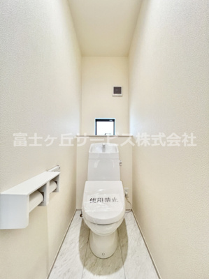 【トイレ】 | 富士市松本 新築一戸建て B号棟 | 2Fのトイレです