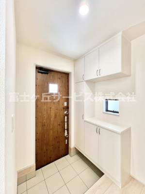 【玄関】 | 富士市松本 新築一戸建て B号棟 | ゆったりとした玄関です