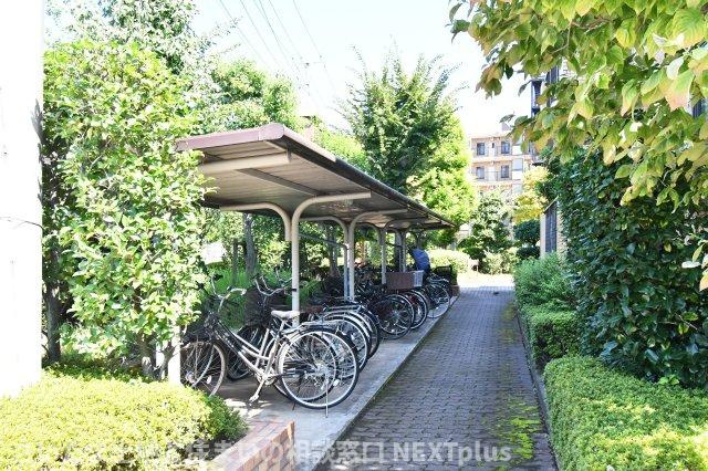 ライオンズマンション大宮指扇第二の駐輪場|■一人ひとりにあった資金計画やプランをご提案致します。「家を買って終わり」ではなく、「買ってからがスタート」と考え、ご提案します。ローンのご相談は私たちにお任せ下さい。