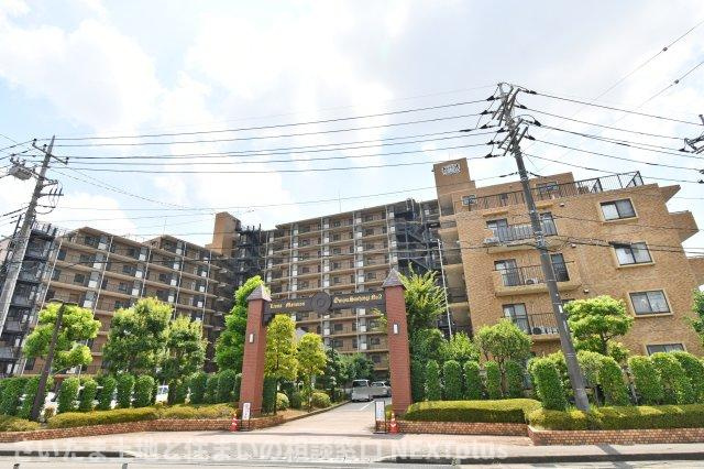 ライオンズマンション大宮指扇第二の外観|JR川越線『西大宮』駅まで徒歩９分の好立地なので、通勤通学にも便利です◎公園まで徒歩1分、小学校まで徒歩10分と子育てしやすい住環境です！買い物施設も徒歩圏内で毎日の生活に便利です◎