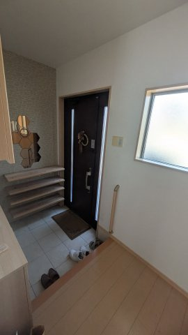 中古住宅　福寿町間島２丁目の玄関