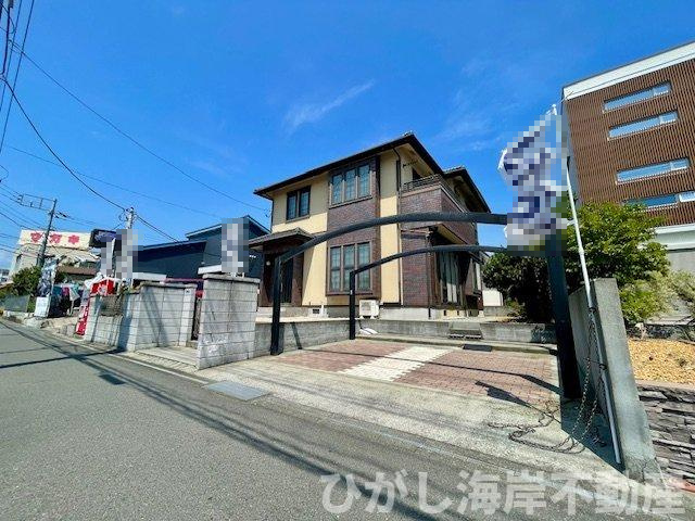 平塚市中里　中古戸建の前面道路含む現地写真|現地外観