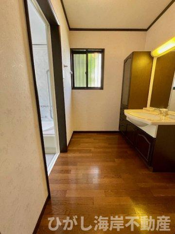 平塚市中里　中古戸建の脱衣所|脱衣スペース