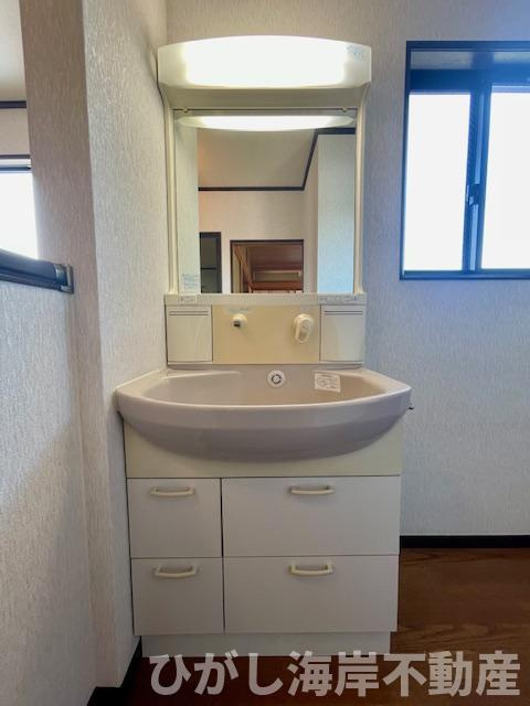 平塚市中里　中古戸建の独立洗面台|２F　洗面化粧台