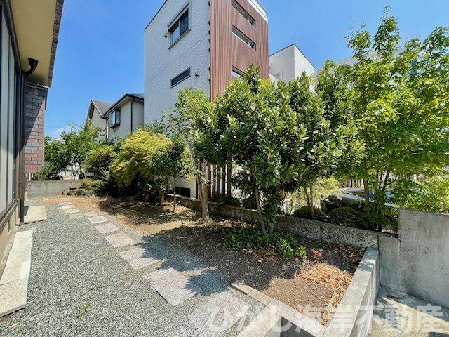 平塚市中里　中古戸建の庭|南側　お庭