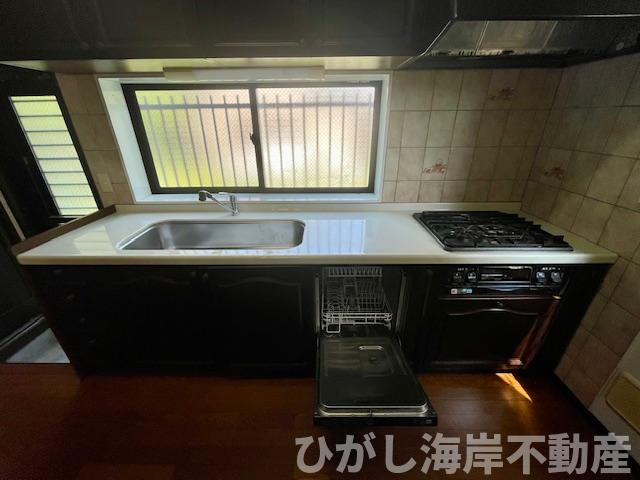 平塚市中里　中古戸建のキッチン|食洗器付きシステムキッチン
