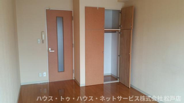 ラピス第三ビルの居間・リビング