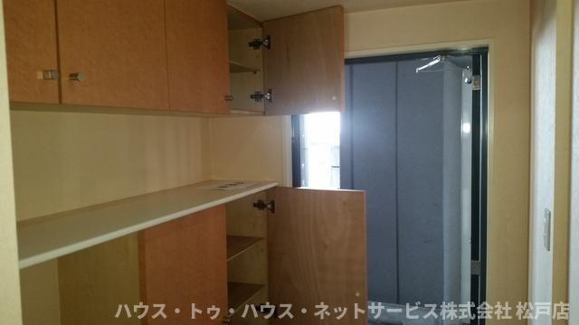 ラピス第三ビルの玄関