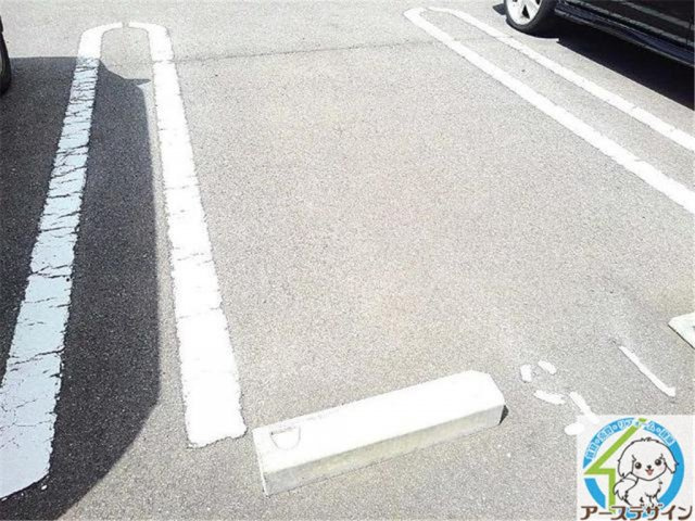 グラン　ドミールの駐車場|車をお持ちの方に嬉しい駐車場付きの物件です