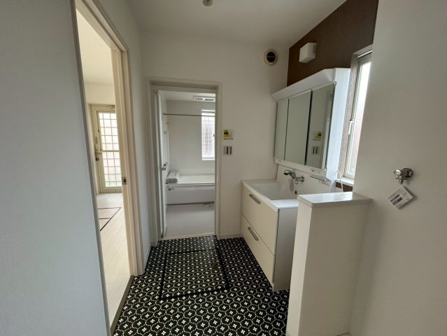 売戸建住宅の独立洗面台