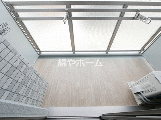 エスリード難波ザ・アークのバルコニー|外からの目が気にならないバルコニーで洗濯物が干せます