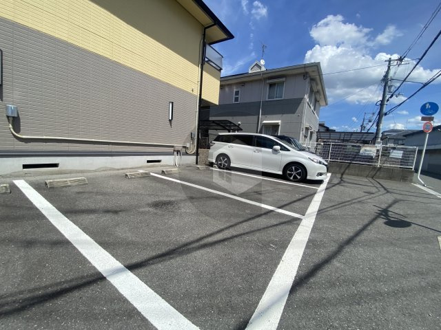 ミラーハイツⅢの駐車場