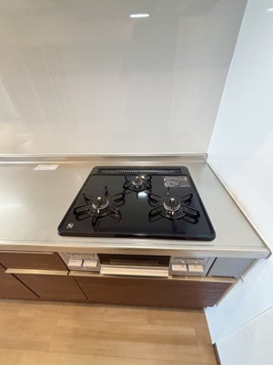 【キッチン】 | ファミリーコーポ今福 | 三口コンロでお料理も効率的に進められます！