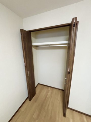 【収納】 | ファミリーコーポ今福 | 洋室（約6.0帖）：お部屋のクローゼット収納です。