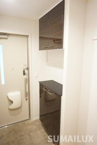 熊本市中央区新屋敷１丁目のアパートの玄関