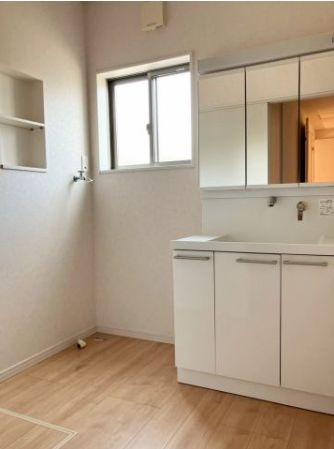 都城市都原町の中古一戸建の独立洗面台