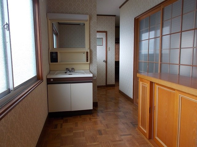 玉野市和田4丁目の洗面所|2階洗面台