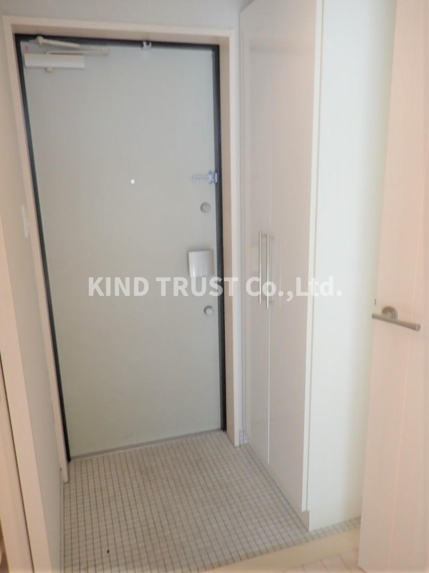 アフィット天満橋の玄関|収納もある玄関です