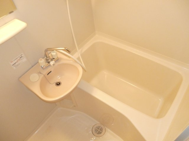 プロムナード中浦和の洗面所|別号室の参考写真です。