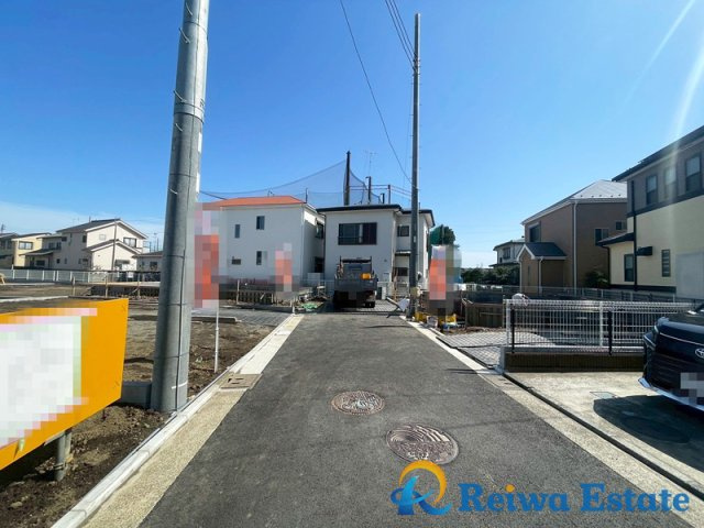 売地　茅ヶ崎市香川5丁目の前面道路含む現地写真