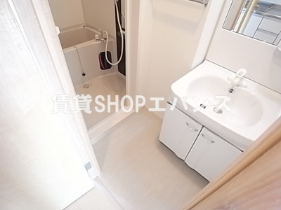 【洗面所】 | リブリ・メープル | 明るい洗面所です