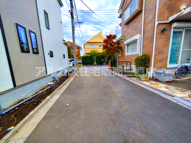 調布市深大寺東町１丁目 京王線 調布駅 新築戸建の前面道路含む現地写真