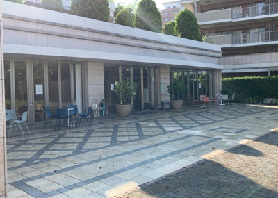 【受付】 | パークフィーネ南大沢 | 受付はマンションコンシェルジュがいる場合もあれば、管理人が滞在する小部屋を総称して呼ぶことがあります。主にエントランスに設置されていることから、防犯面でも期待ができます。防犯設備がない場合はより安心！