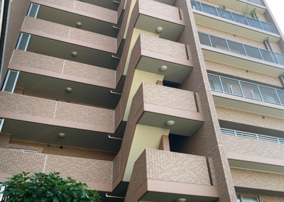 【その他共用部分】 | パークフィーネ南大沢 | 共用部分は、一棟の建物に住む区分所有者全員が共同で所有するとし、共用部分の管理、補修などは、区分所有者で形成される管理組合が行います。個人の判断で勝手に変更することはできませんので覚えておきましょう。
