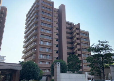 【外観】 | パークフィーネ南大沢 | マンションの外観は非常に重要なポイントです！外観の善し悪しは資産価値に大きな影響を与えます。外観のいいマンションを購入することで、高値で売却がしやすく、買い手が見つかりやすいというメリットがあります。