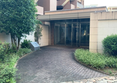 【構造・工法・仕様】 | パークフィーネ南大沢 | ＲＣ造、Reinforced Concreteは直訳すると補強されたコンクリートです。主に柱や梁・床・壁が鉄筋とコンクリートで構成おり、鉄筋を組んだ型枠にコンクリートを流し込んで固めたものを指します。