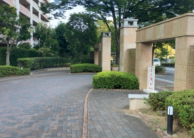 【展望】 | パークフィーネ南大沢 | 眺望を気にして物件を探す場合、前面に建物が建っていないか現地で確認しましょう！前面に建物があると景色はもちろん、日当たりや風通しにも影響が出てきます。住んだ時のことを想像しながら現地見学をしましょう。