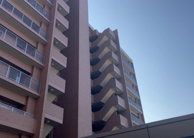 【内装】 | パークフィーネ南大沢 | 共有部分は、住民なら誰もが使える設備のこと。例えば駐車場やエレベーター、インターネット設備、セキュリティ設備などがあります。他にも、マンションの廊下・外部階段やエントランス・ゴミ置き場などがあります。